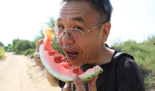 吃瓜动作怎么拿,揭秘吃瓜动作的拿法秘籍