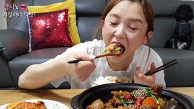 hamzy吃哈密瓜,跟随Hamzy品味甜蜜时光