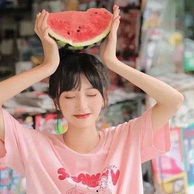 真人吃瓜美女头像,揭秘真人吃瓜美女头像背后的故事