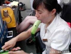 女生上班吃瓜,女生上班吃瓜，轻松解压新方式