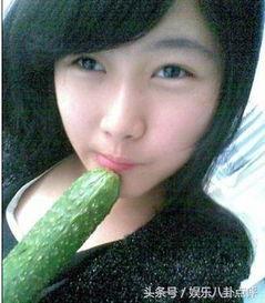 美女搞笑吃瓜,欢乐无限，笑料连连