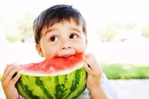 口水面小哥吃瓜,口水面小哥的瓜田奇遇记