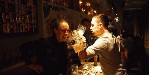 全民吃瓜啤酒,揭秘全民吃瓜啤酒的火爆现象